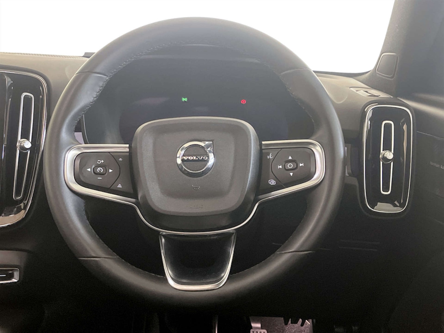 Used Volvo XC40 2023 for sale - 77681227: Photo 15