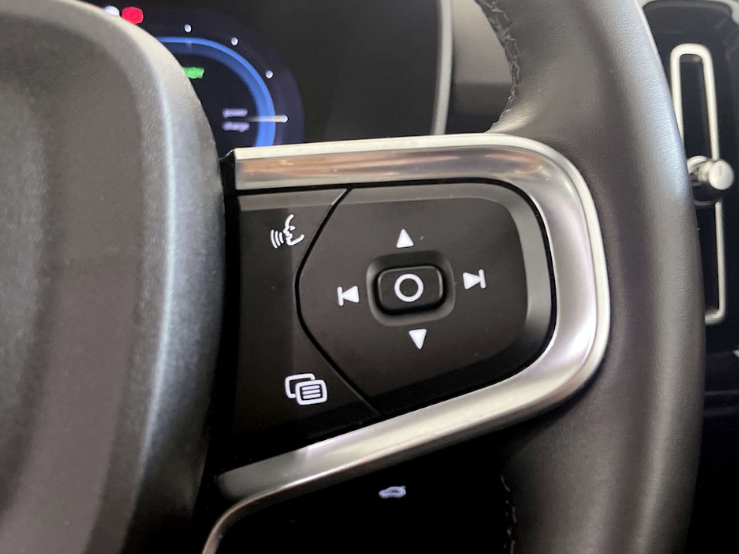 Used Volvo XC40 2023 for sale - 77681227: Photo 18