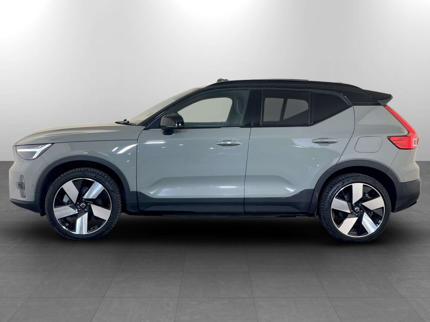 Used Volvo XC40 2023 for sale - 77681227: Photo 6