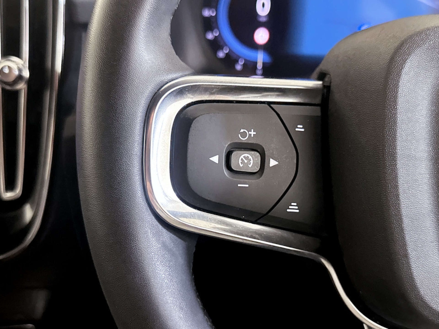 Used Volvo XC40 2023 for sale - 77185958: Photo 18