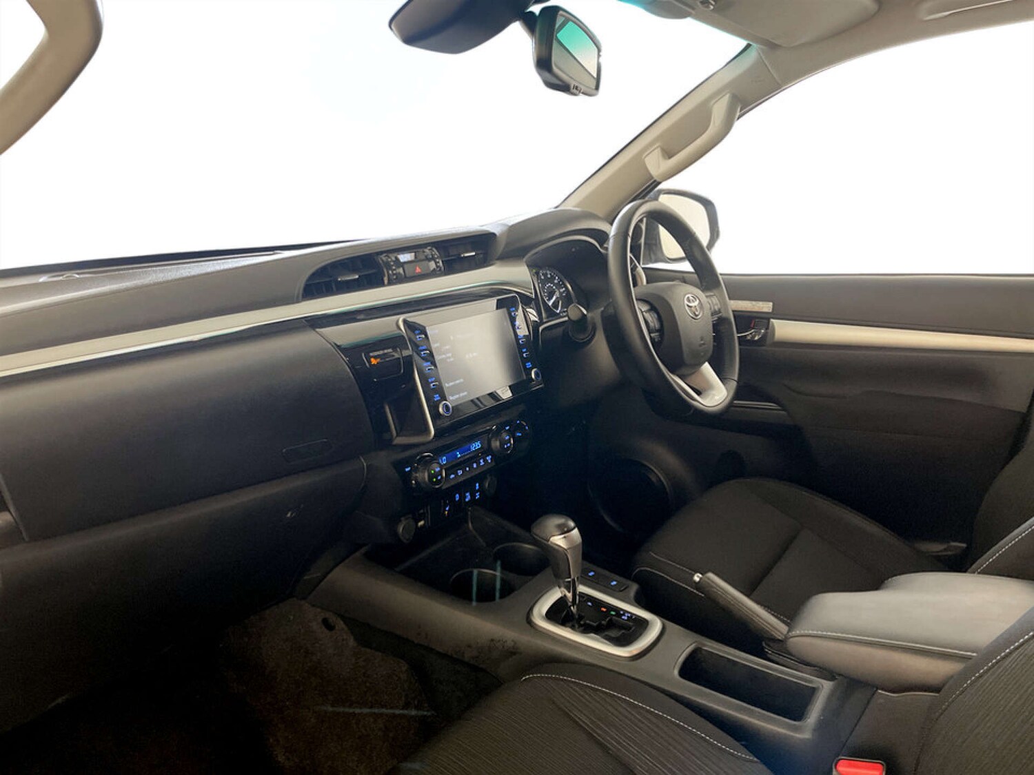 Used Toyota Hilux 2023 for sale - 77735003: Photo 12