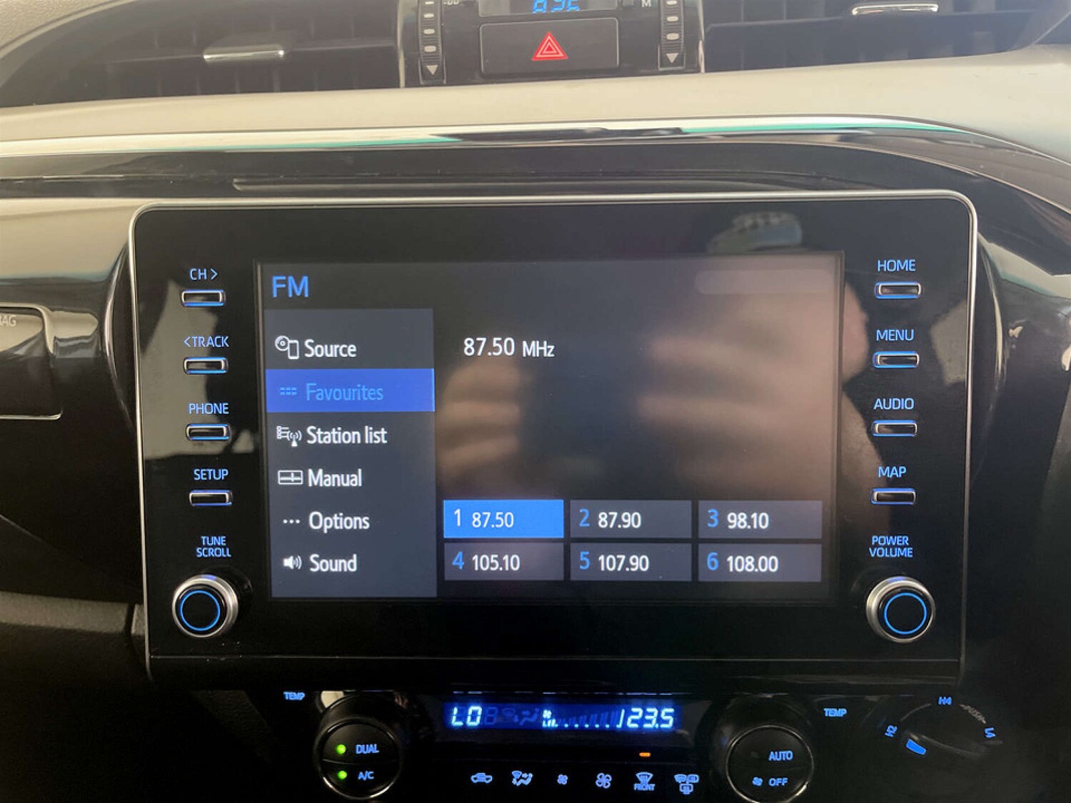 Used Toyota Hilux 2023 for sale - 77735003: Photo 22