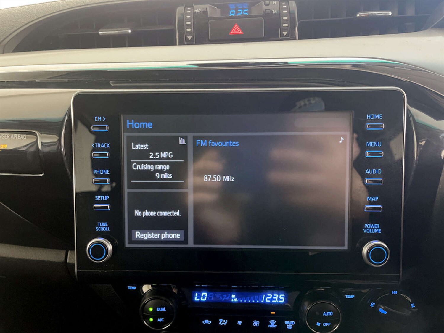 Used Toyota Hilux 2023 for sale - 77735003: Photo 24