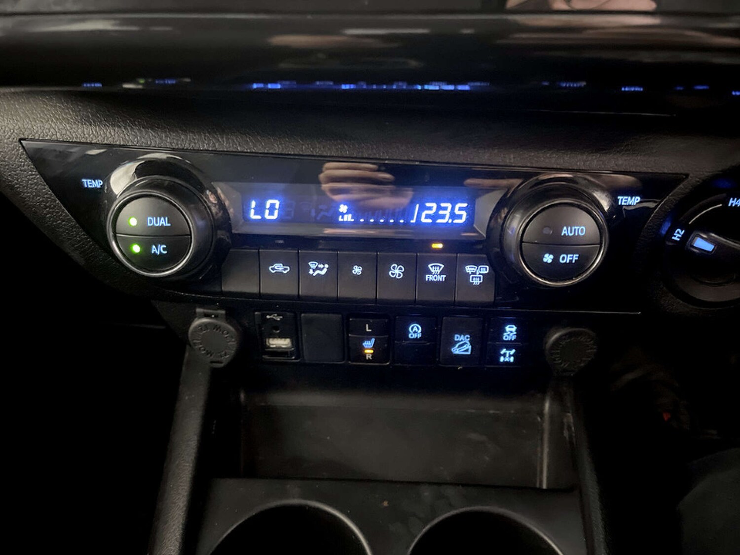 Used Toyota Hilux 2023 for sale - 77735003: Photo 25