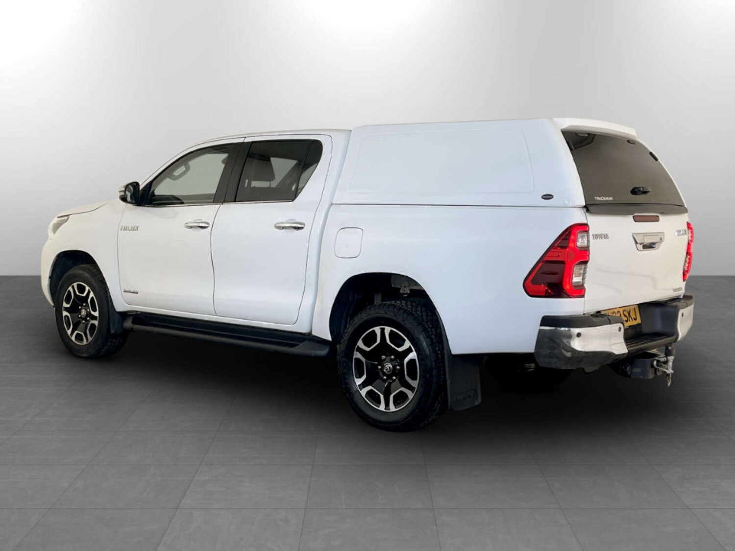 Used Toyota Hilux 2023 for sale - 77735003: Photo 8