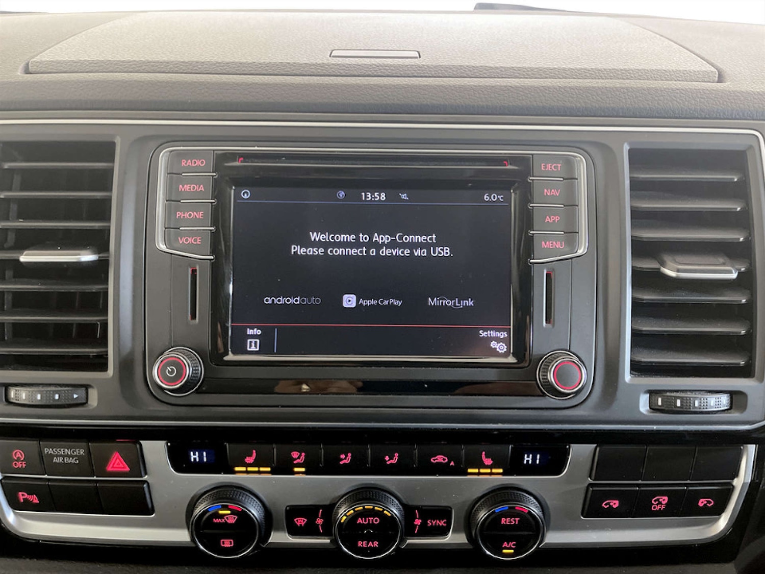 Used Volkswagen Caravelle 2019 for sale - 77434586: Photo 25