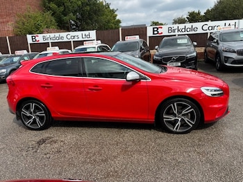 Used Volvo V40 2019 for sale - 75597258: Photo