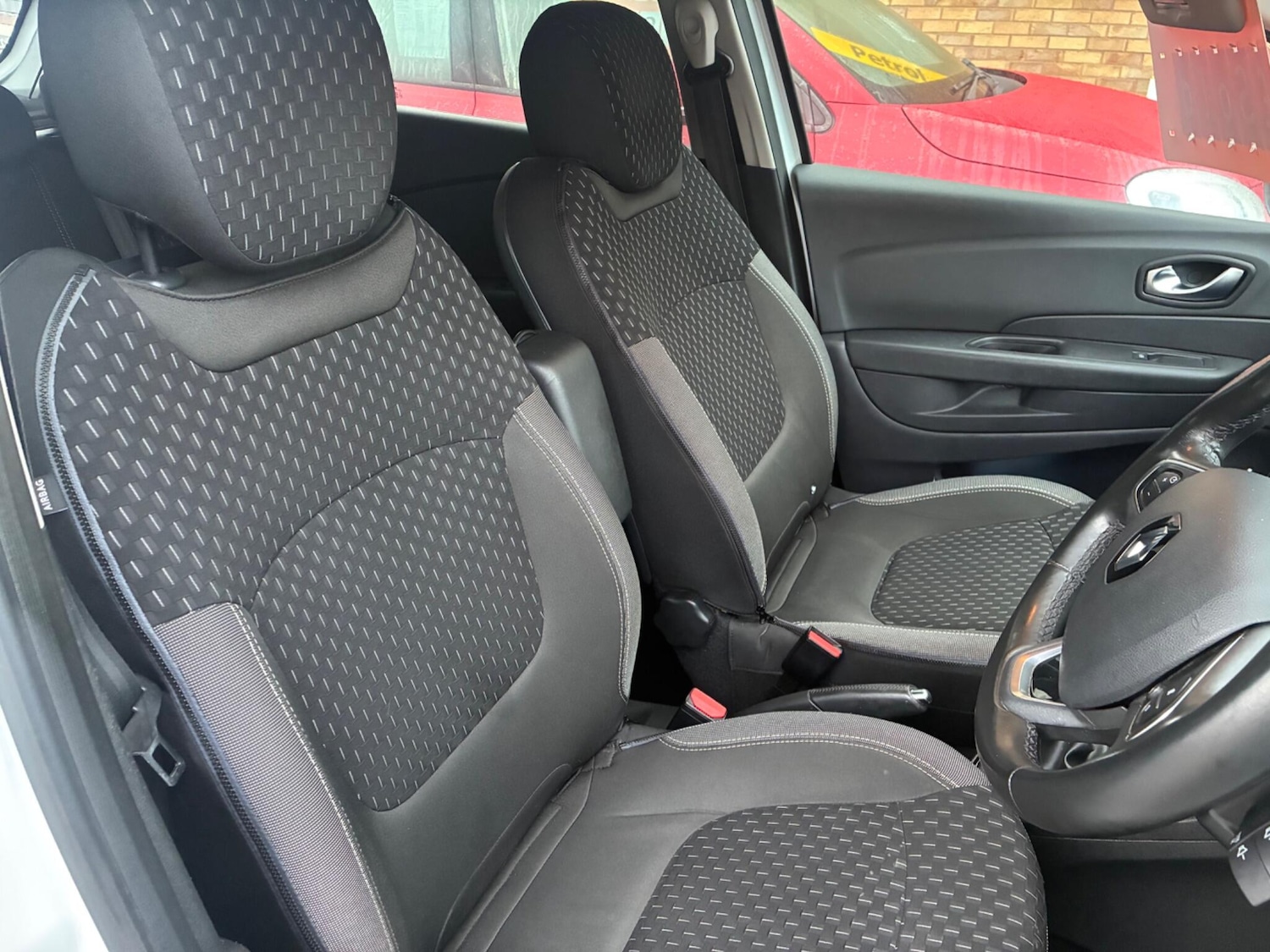 Used Renault Captur 2017 for sale - 76689423: Photo 6