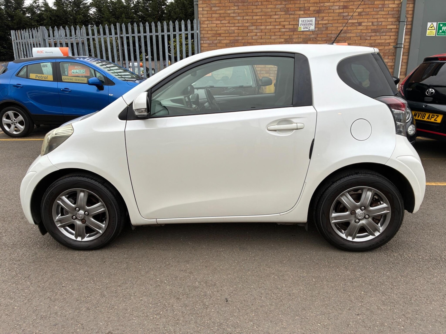 Used Toyota IQ 2010 for sale - 78127473: Photo 2
