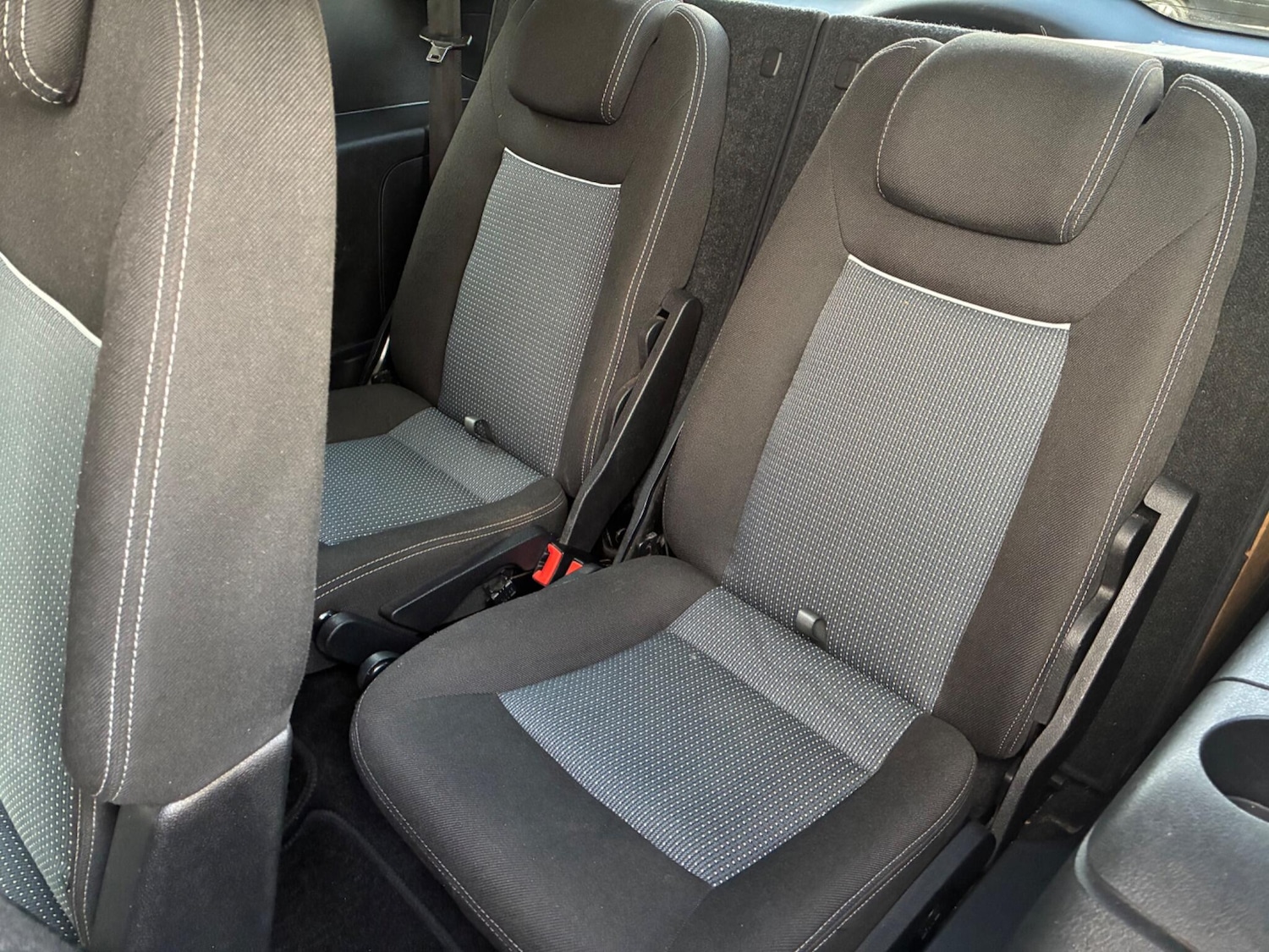 Used Ford S-Max 2010 for sale - 76388348: Photo 6