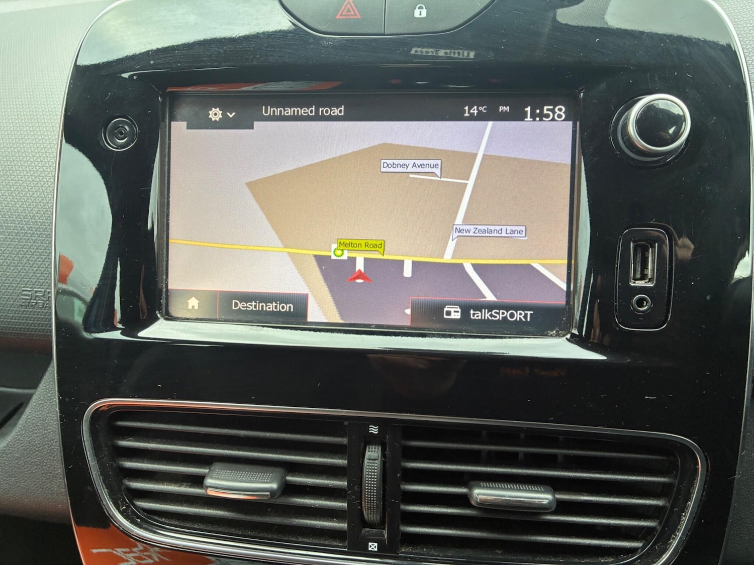 Used Renault Clio 2018 for sale - 76512701: Photo 2