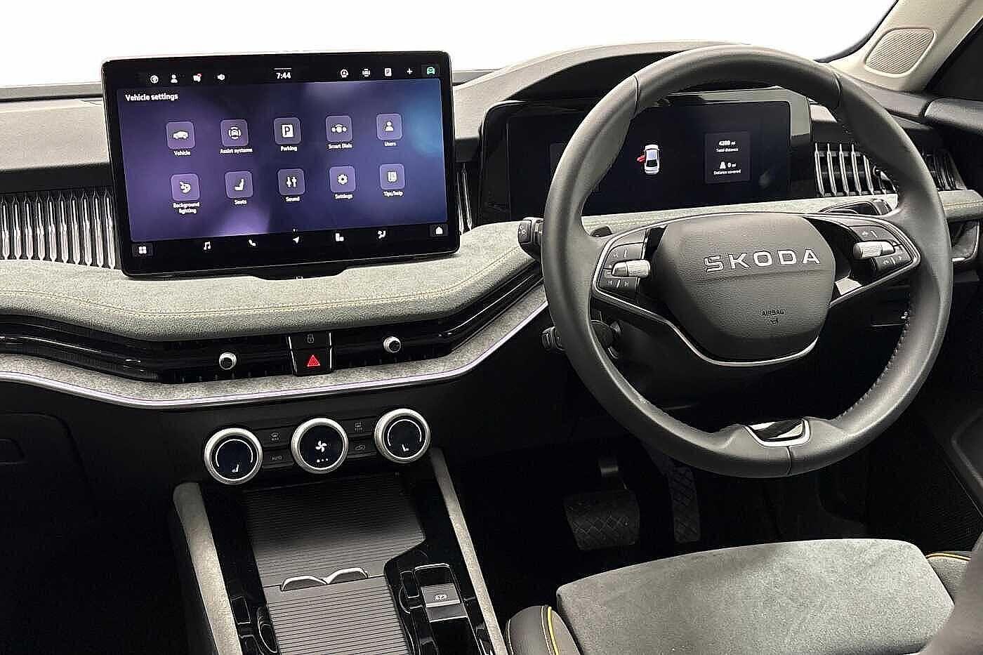 Used Skoda Superb 2025 for sale - 77282290: Photo 2