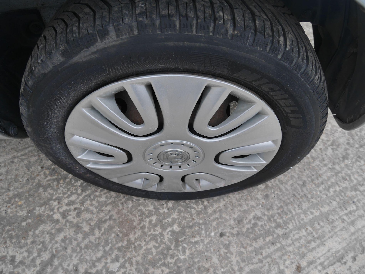 Used Vauxhall Agila 2011 for sale - 78103123: Photo 46