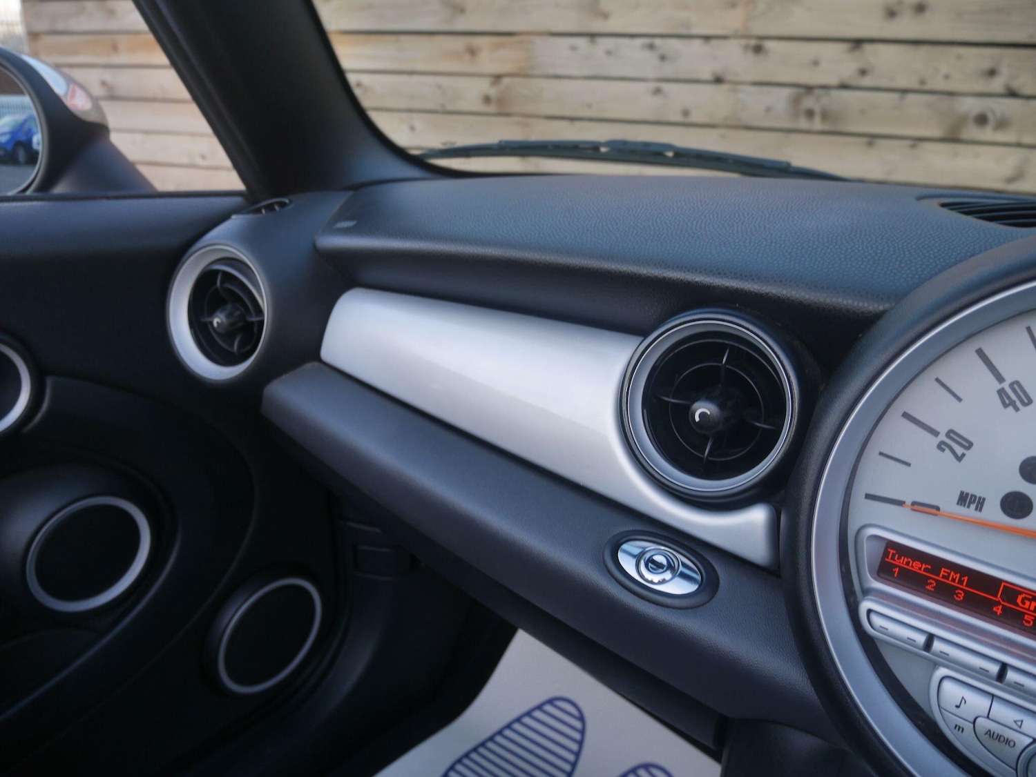 Used MINI Convertible 2010 for sale - 78103101: Photo 37