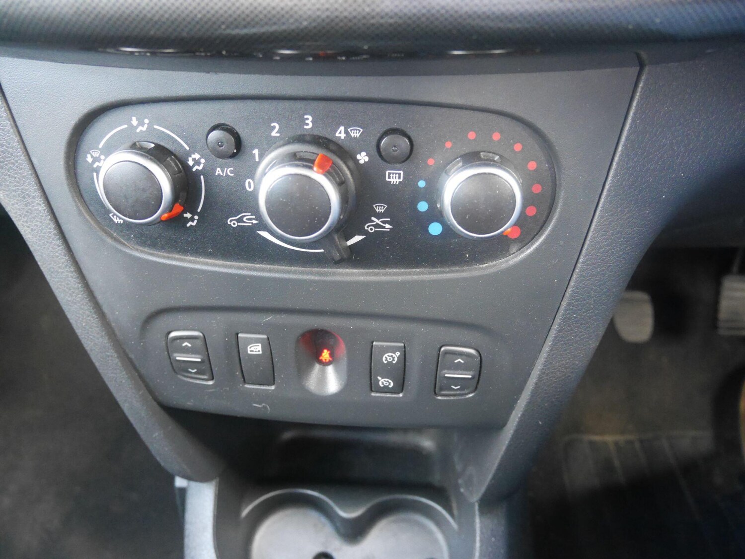 Used Dacia Sandero Stepway 2017 for sale - 78088717: Photo 35