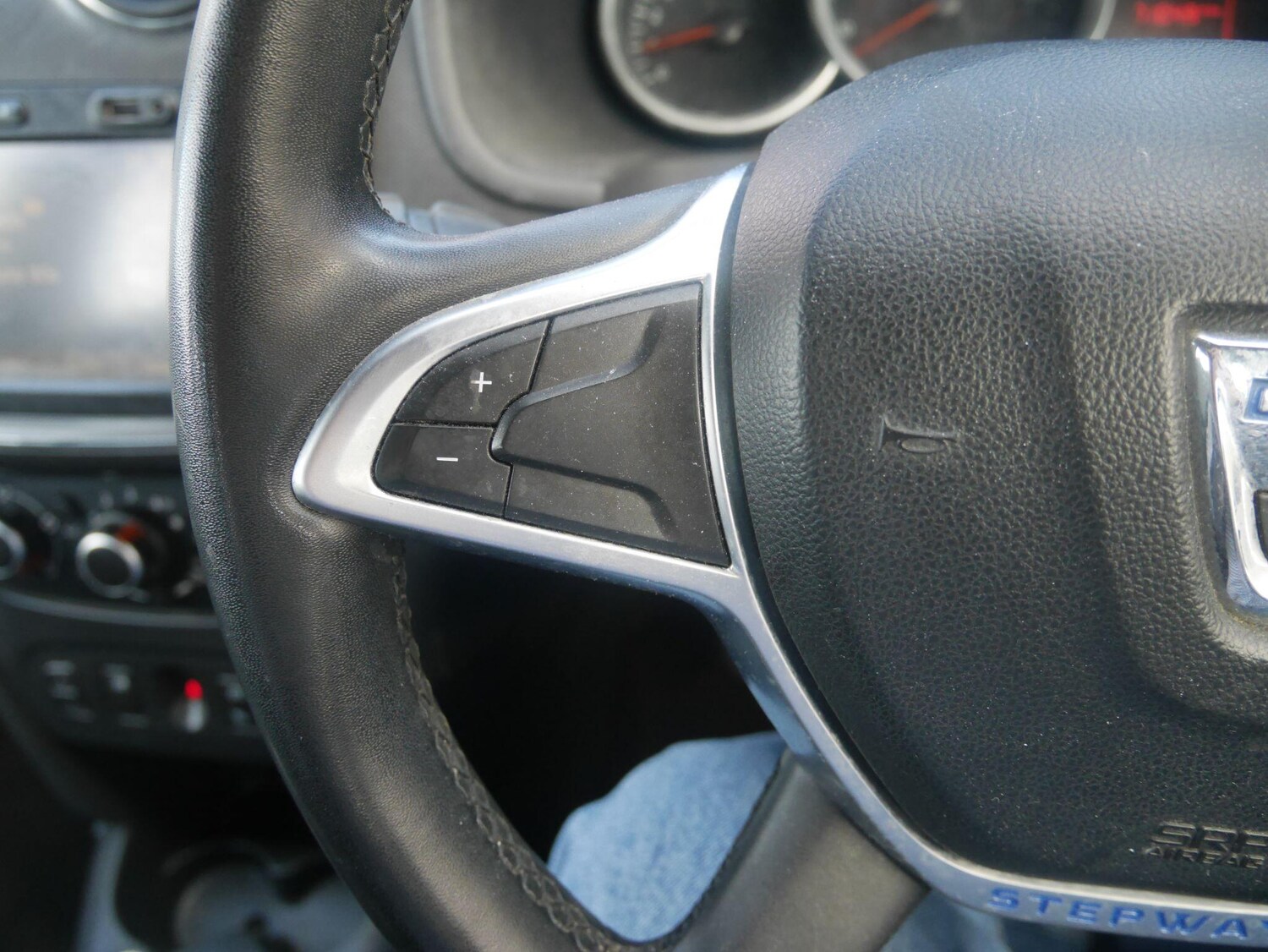 Used Dacia Sandero Stepway 2017 for sale - 78088717: Photo 39