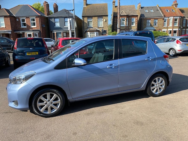 Used Toyota Yaris 2012 for sale - 74108437: Photo 2