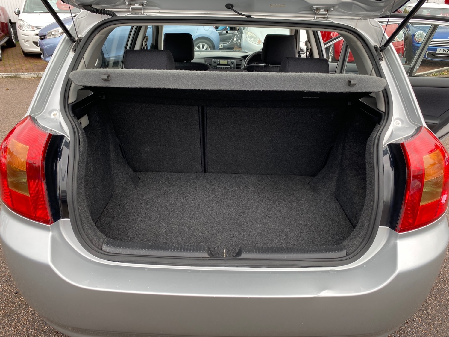 Used Toyota Corolla 2004 for sale - 76533667: Photo 15