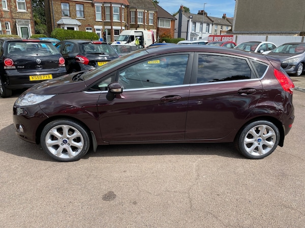 Used Ford Fiesta 2010 for sale - 75695080: Photo 2