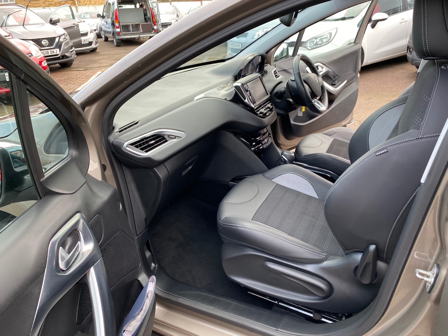 Used Peugeot 2008 2016 for sale - 77065508: Photo 16