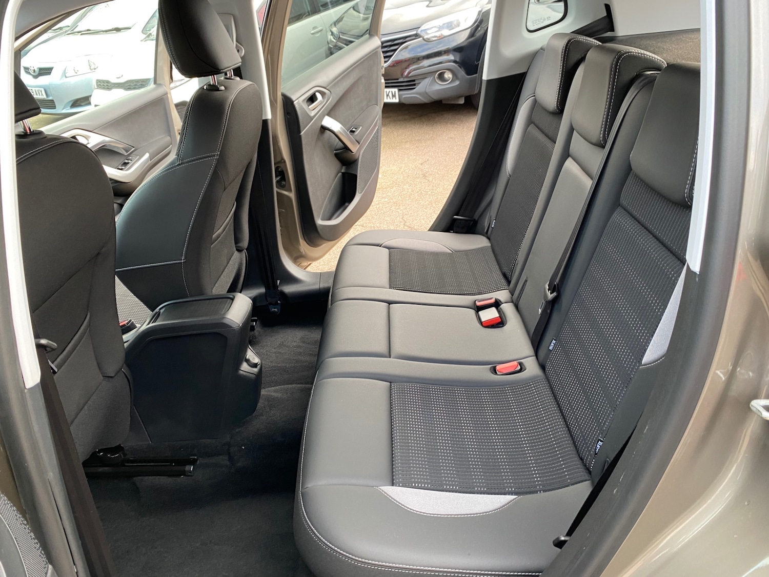 Used Peugeot 2008 2016 for sale - 77065508: Photo 17