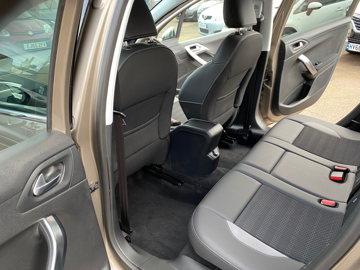 Used Peugeot 2008 2016 for sale - 77065508: Photo 19