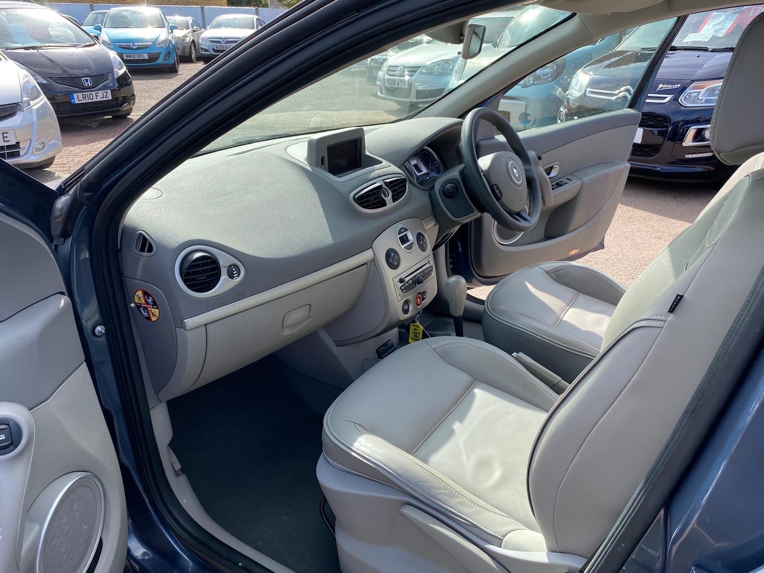 Used Renault Clio 2009 for sale - 76030870: Photo 11