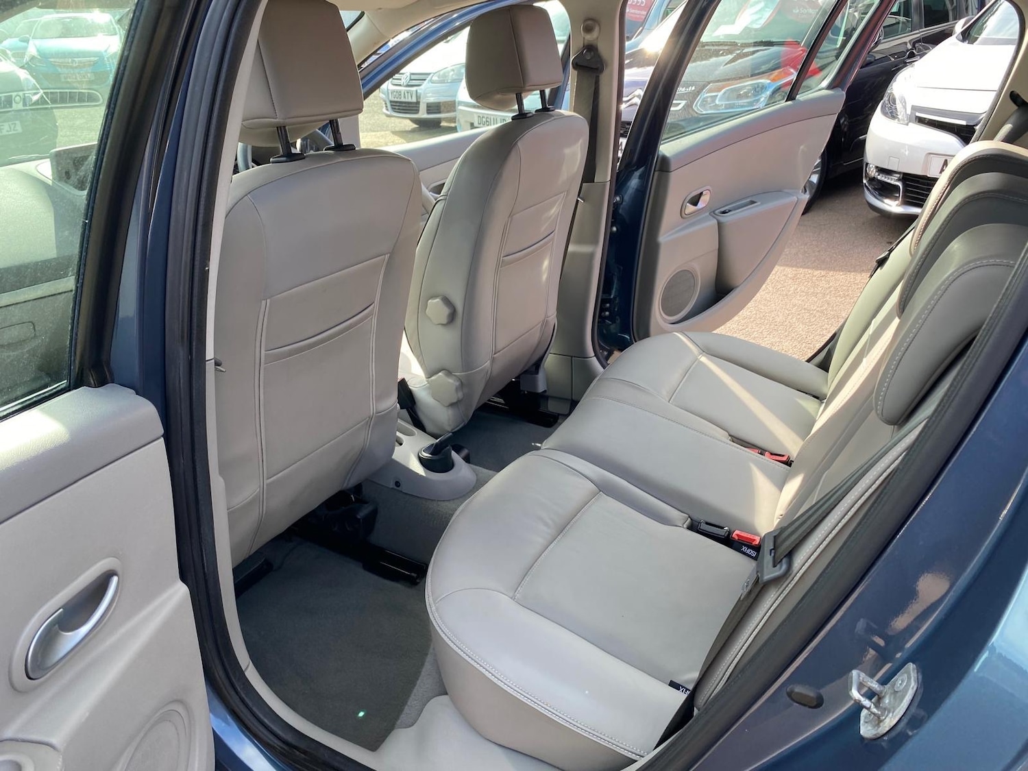 Used Renault Clio 2009 for sale - 76030870: Photo 12