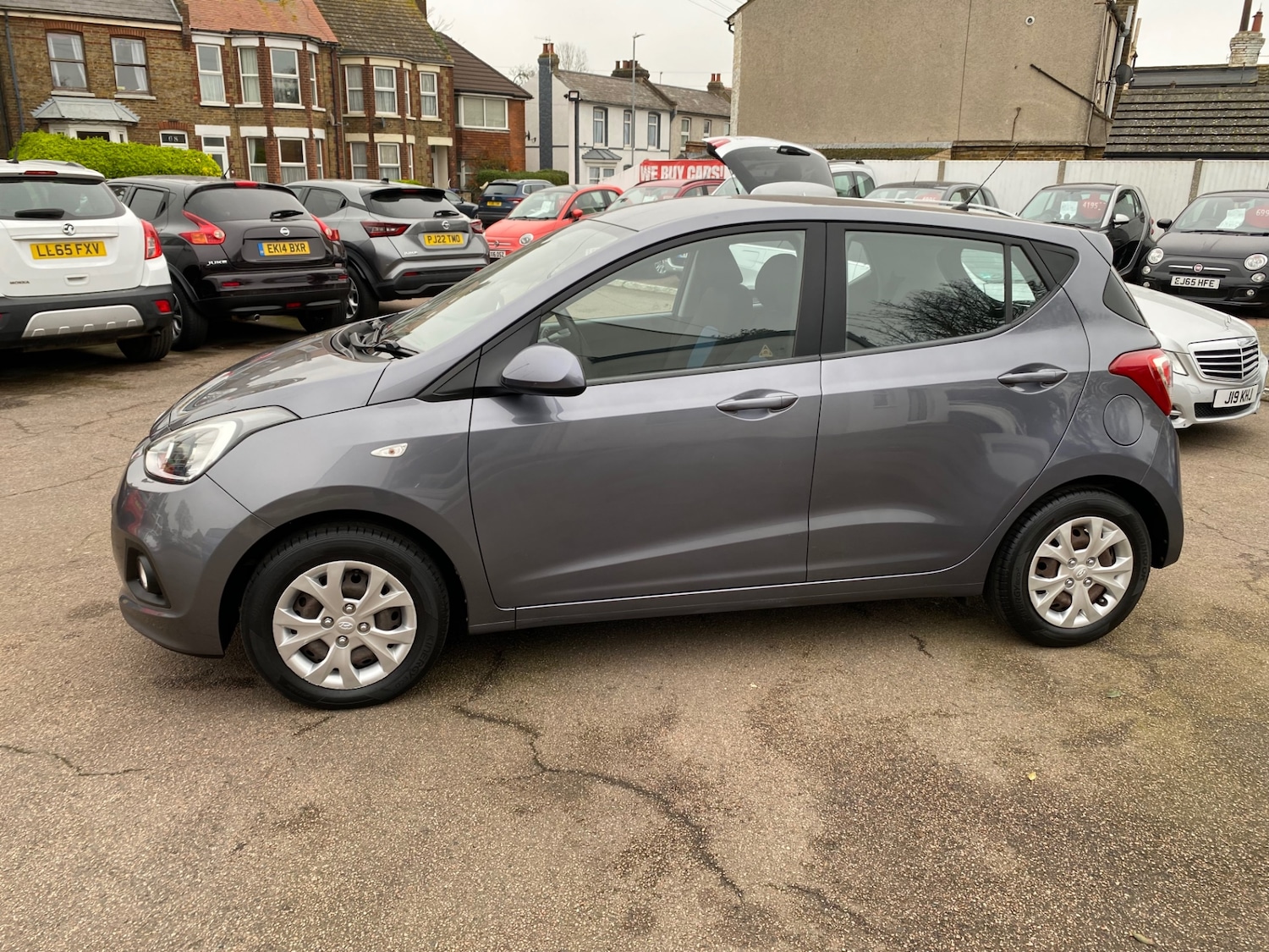 Used Hyundai i10 2014 for sale - 77797833: Photo 2