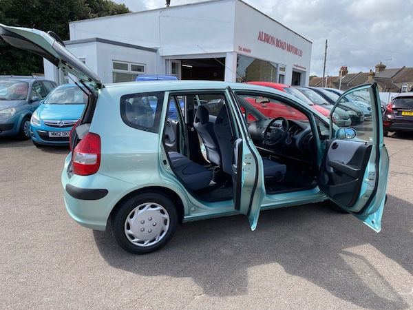 Used Honda Jazz 2004 for sale - 75138024: Photo 9