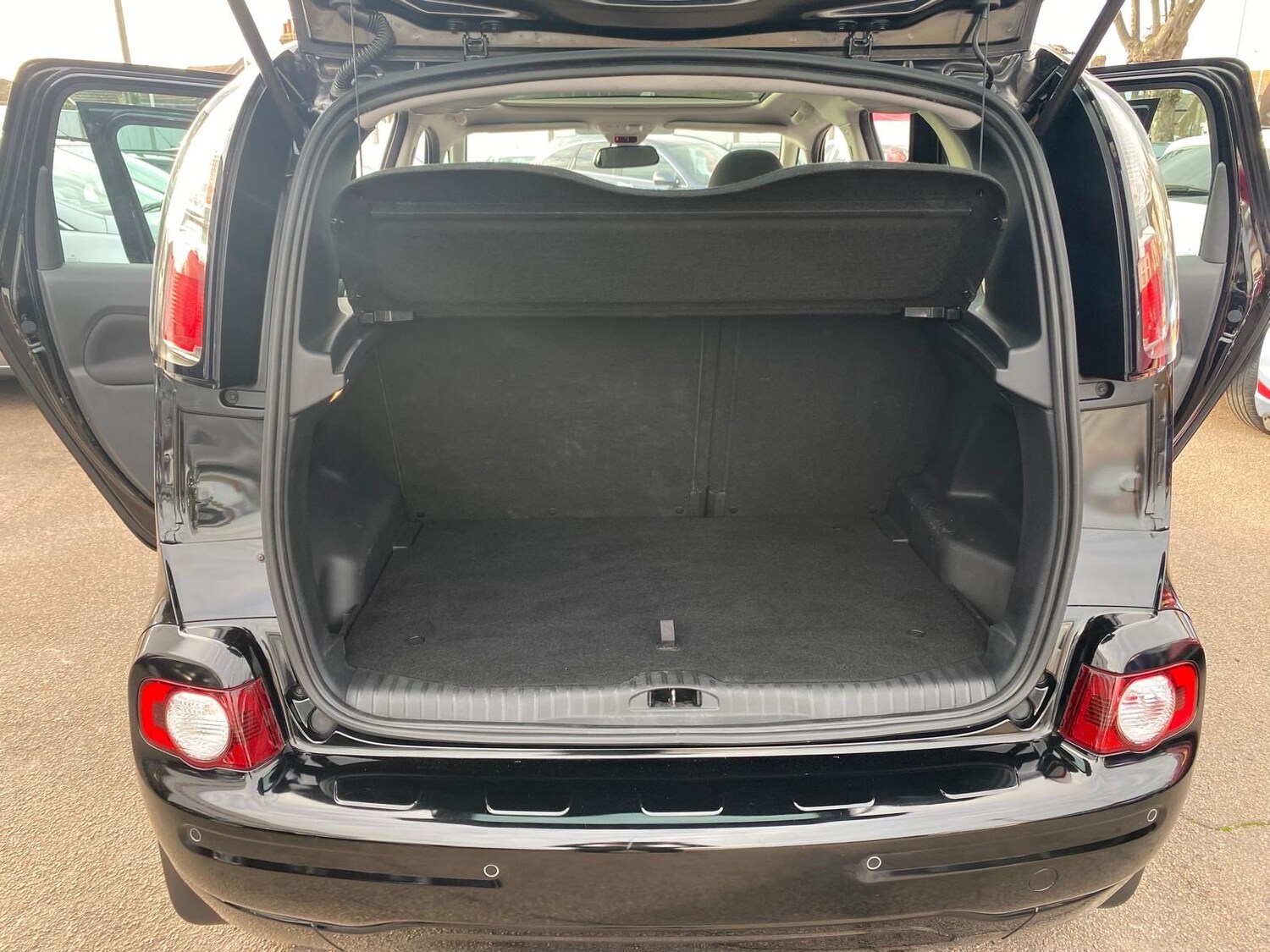 Used Citroen C3 Picasso 2017 for sale - 76397252: Photo 11