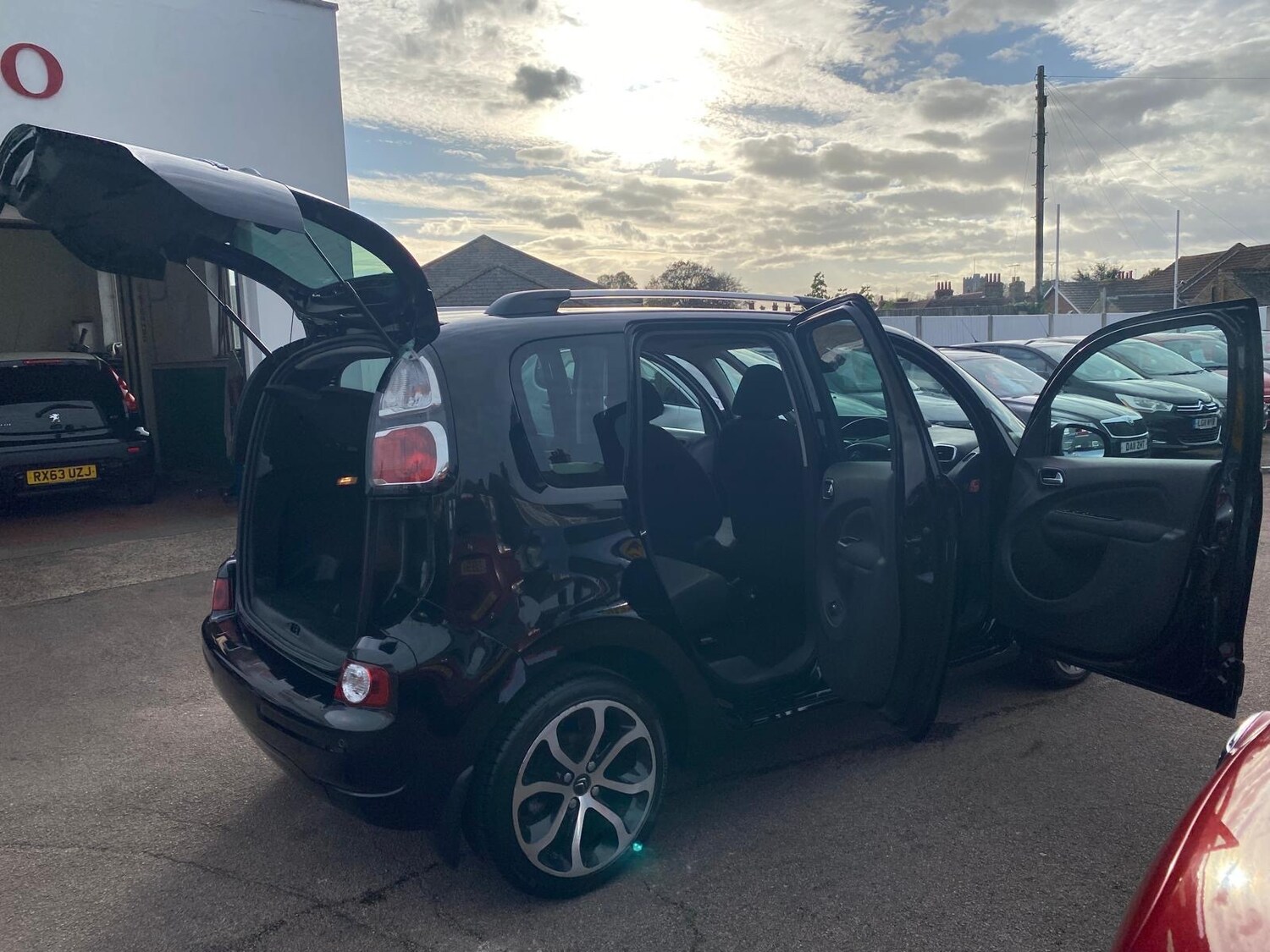 Used Citroen C3 Picasso 2017 for sale - 76397252: Photo 18