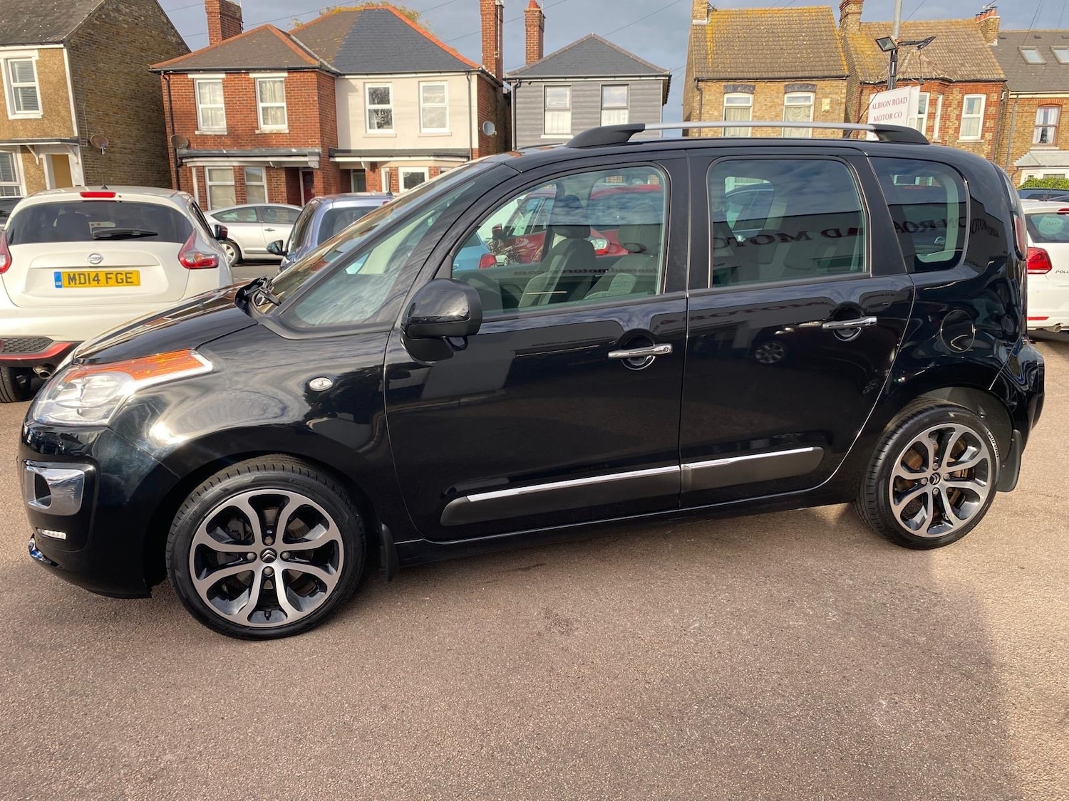 Used Citroen C3 Picasso 2017 for sale - 76397252: Photo 2