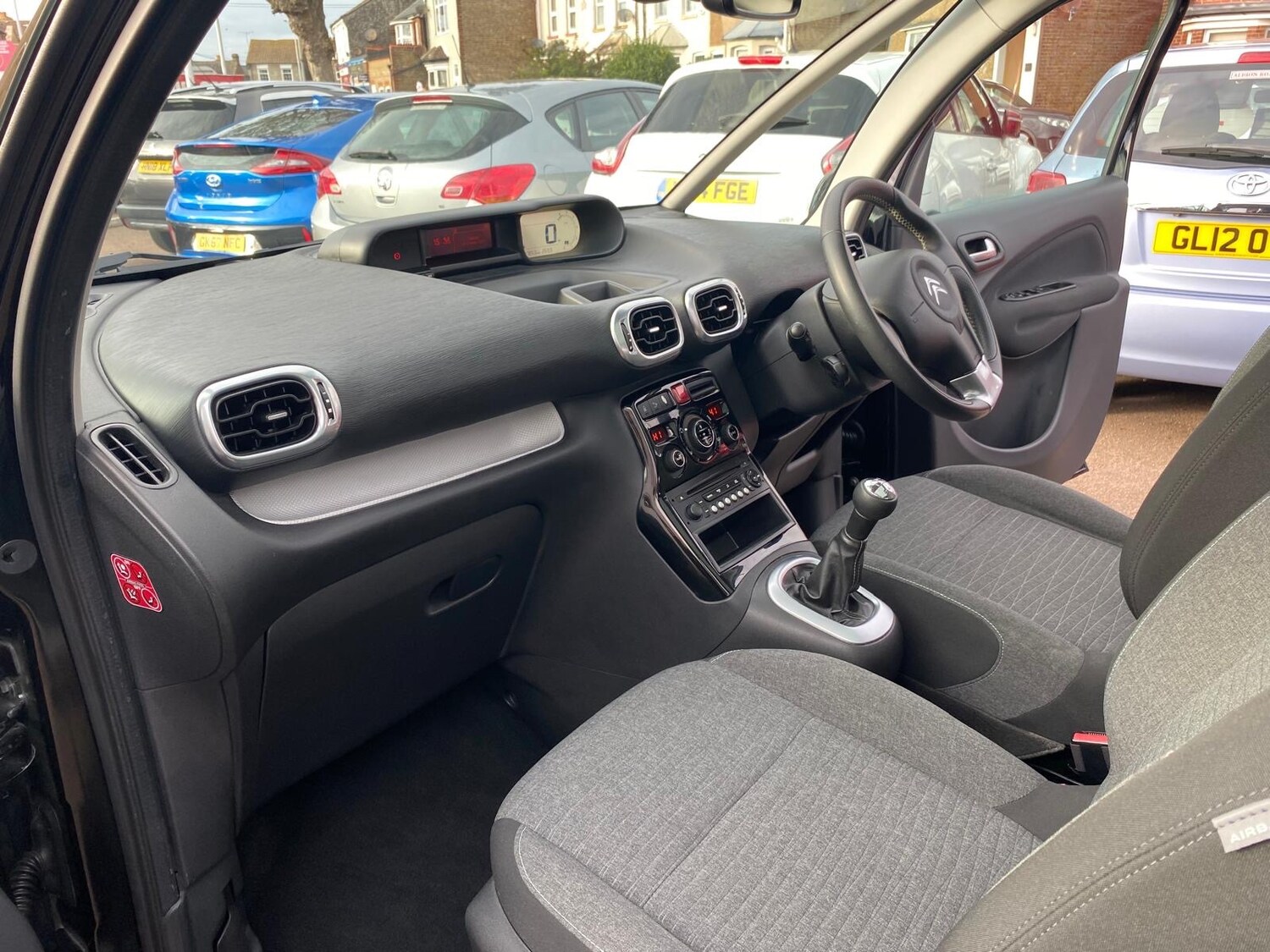 Used Citroen C3 Picasso 2017 for sale - 76397252: Photo 7