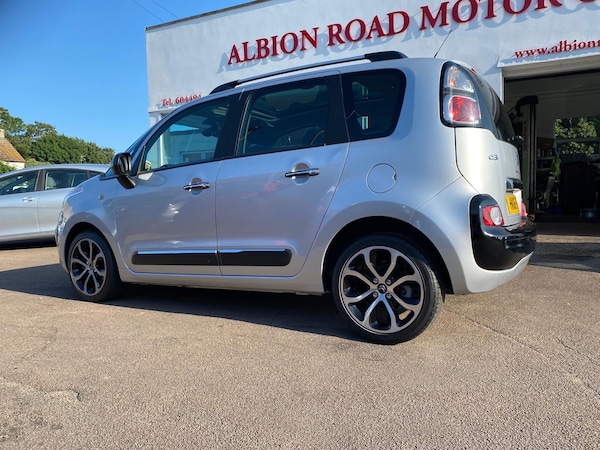 Used Citroen C3 Picasso 2016 for sale - 74622155: Photo 2