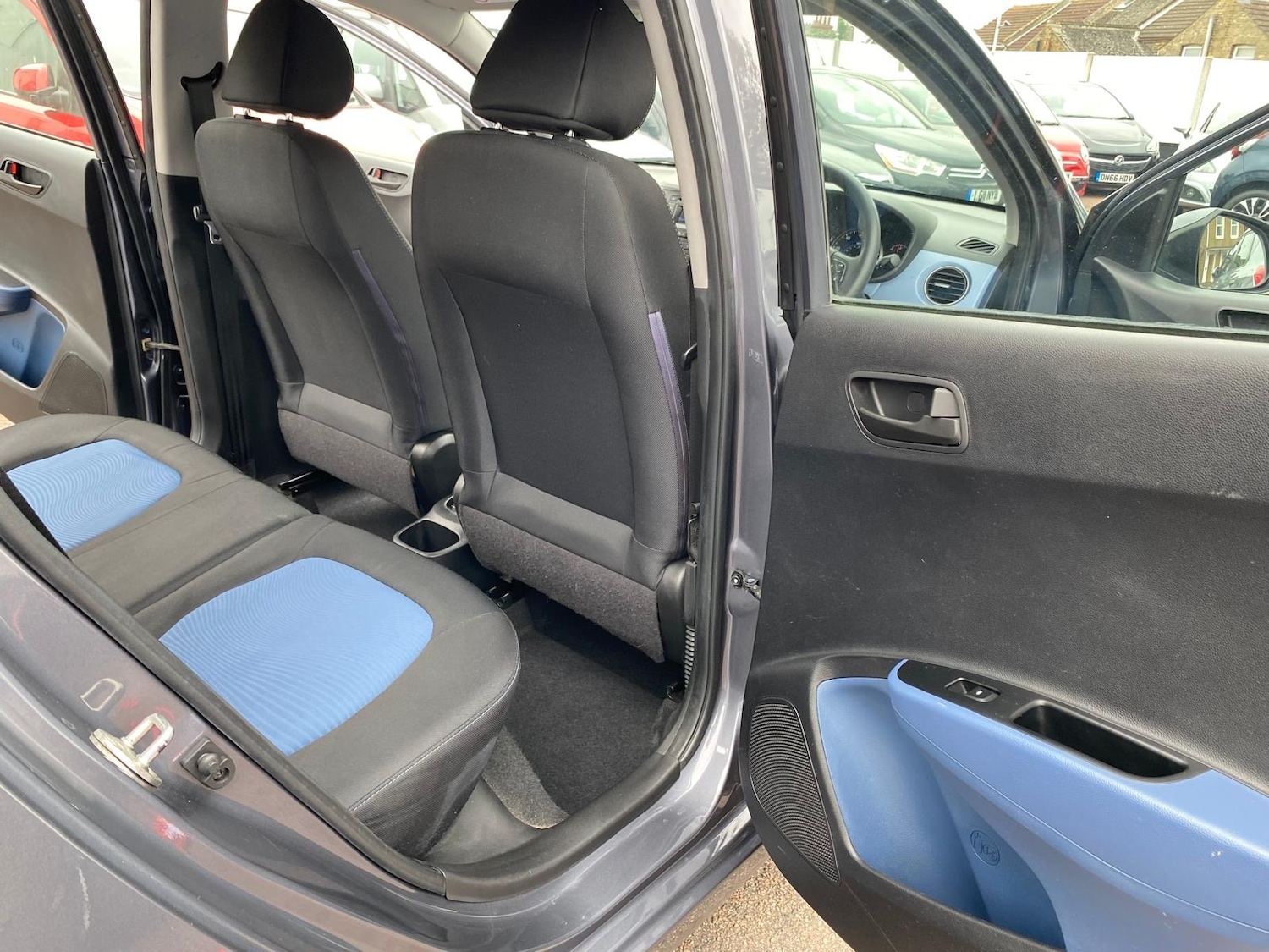 Used Hyundai i10 2014 for sale - 76250732: Photo 11