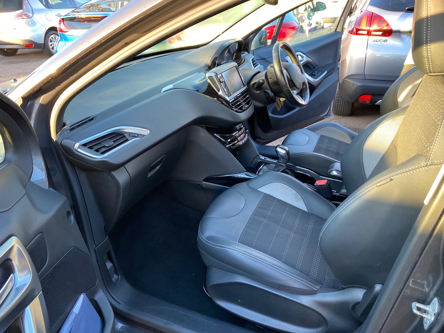 Used Peugeot 2008 2018 for sale - 76768961: Photo 9