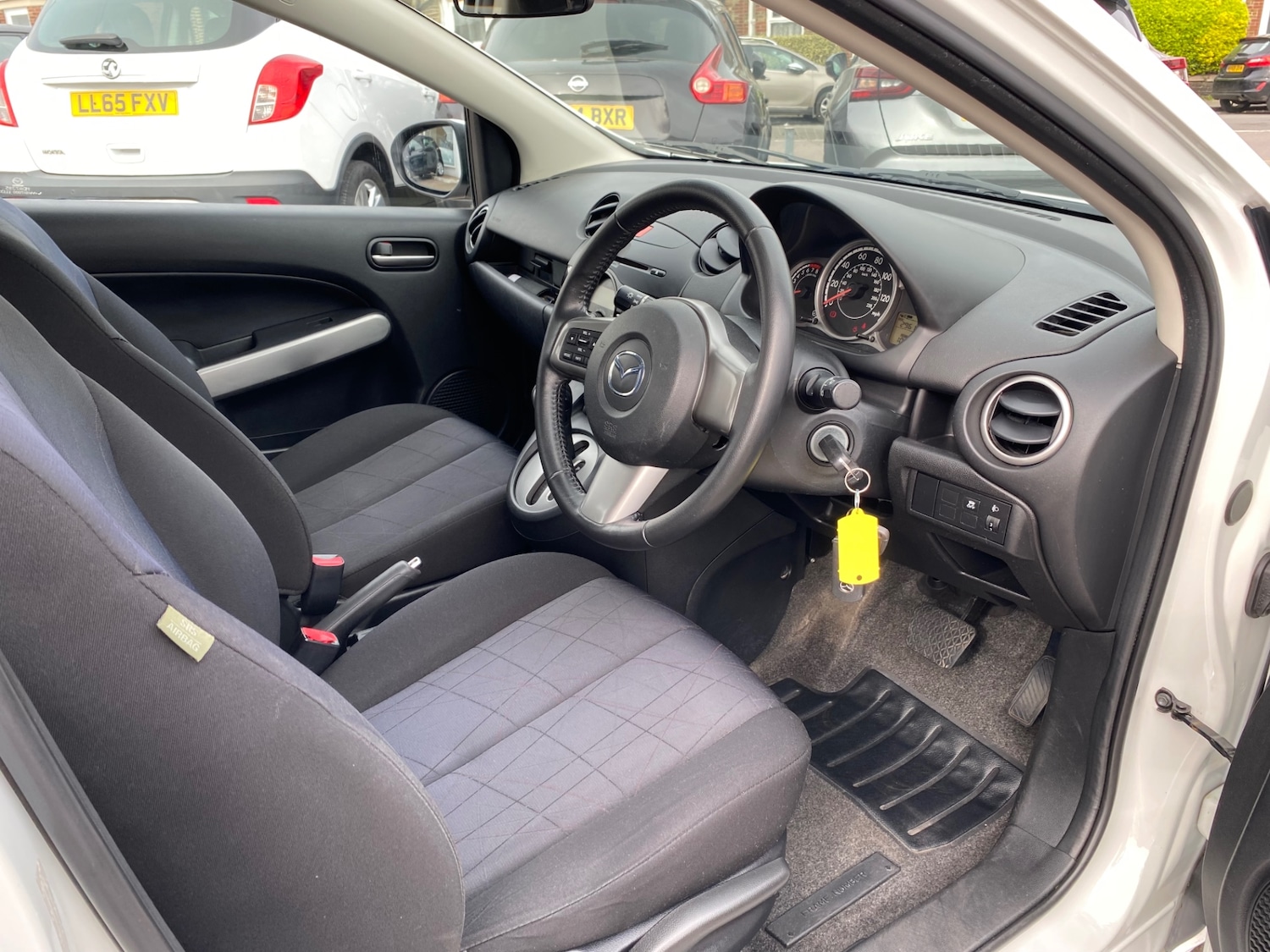 Used Mazda Mazda2 2011 for sale - 77797845: Photo 11