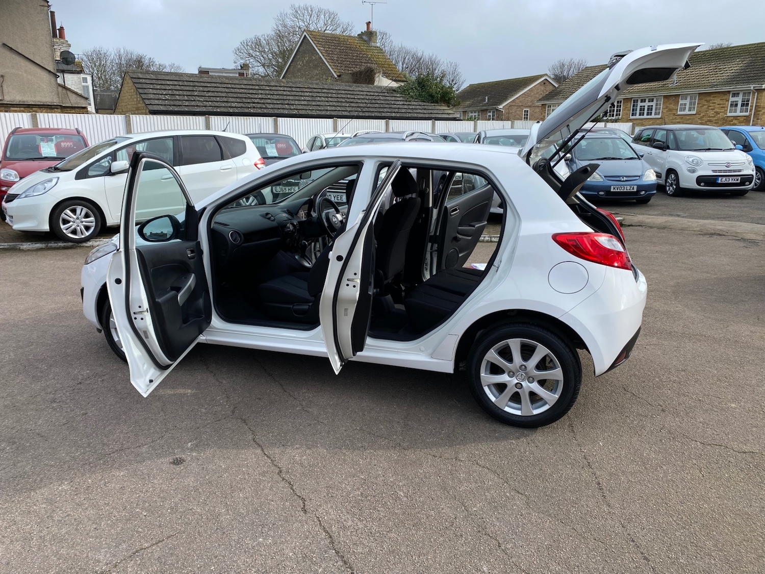Used Mazda Mazda2 2011 for sale - 77797845: Photo 3