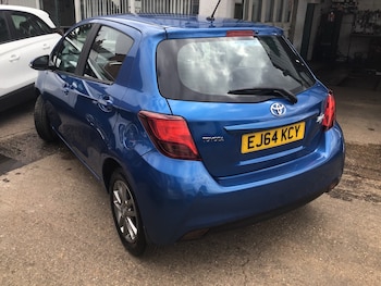 Used Toyota Yaris 2015 for sale - 79557342: Photo