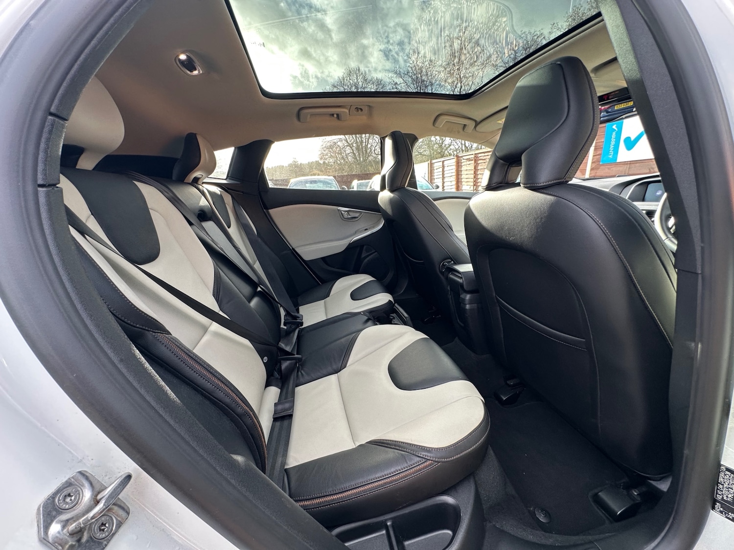 Used Volvo V40 2016 for sale - 76895836: Photo 15