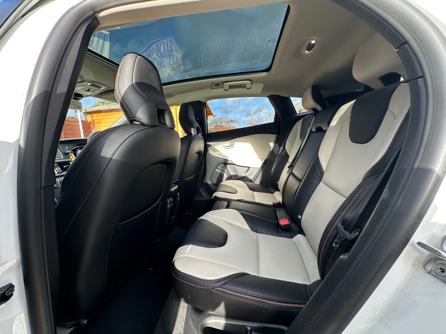 Used Volvo V40 2016 for sale - 76895836: Photo 17