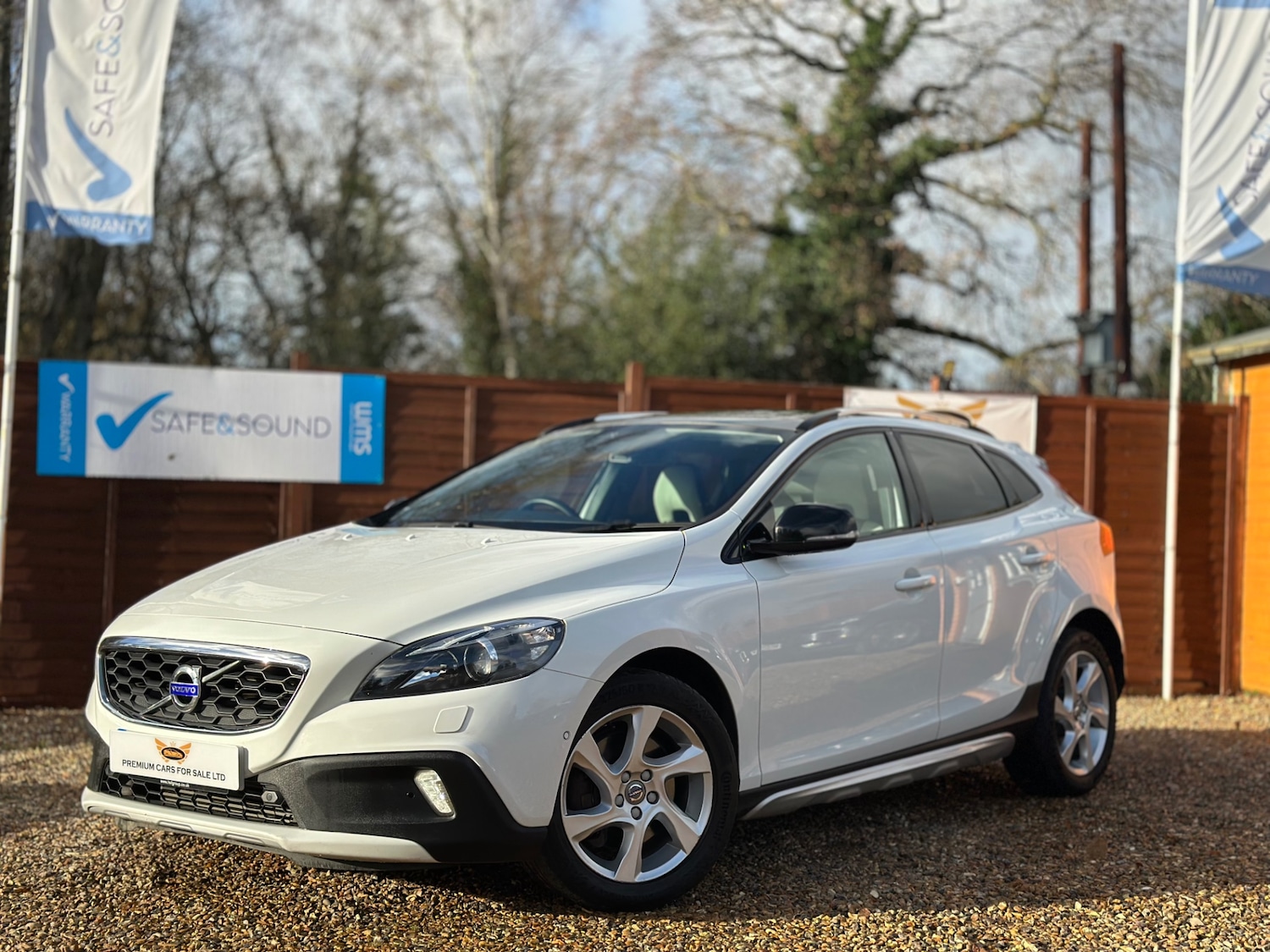 Used Volvo V40 2016 for sale - 76895836: Photo 2