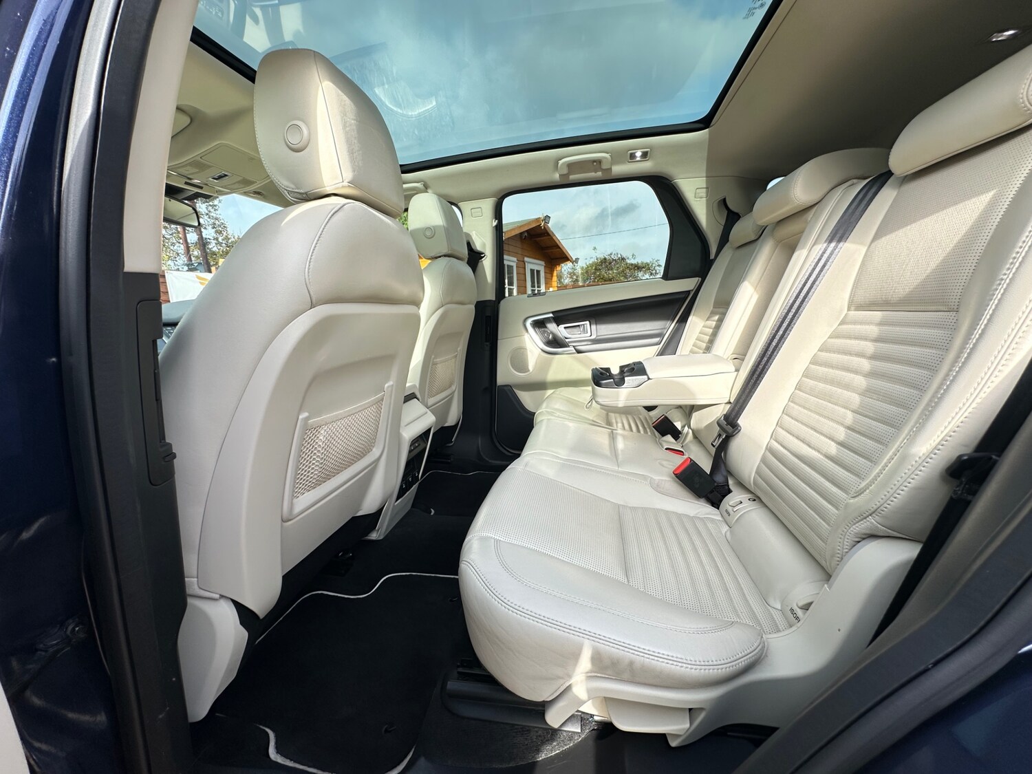 Used Land Rover Discovery Sport 2015 for sale - 76542428: Photo 15