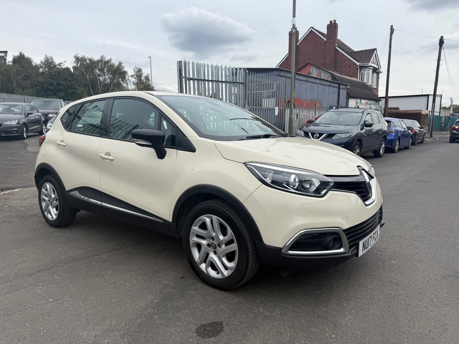 Used Renault Captur 2017 for sale - 76170416: Photo 1