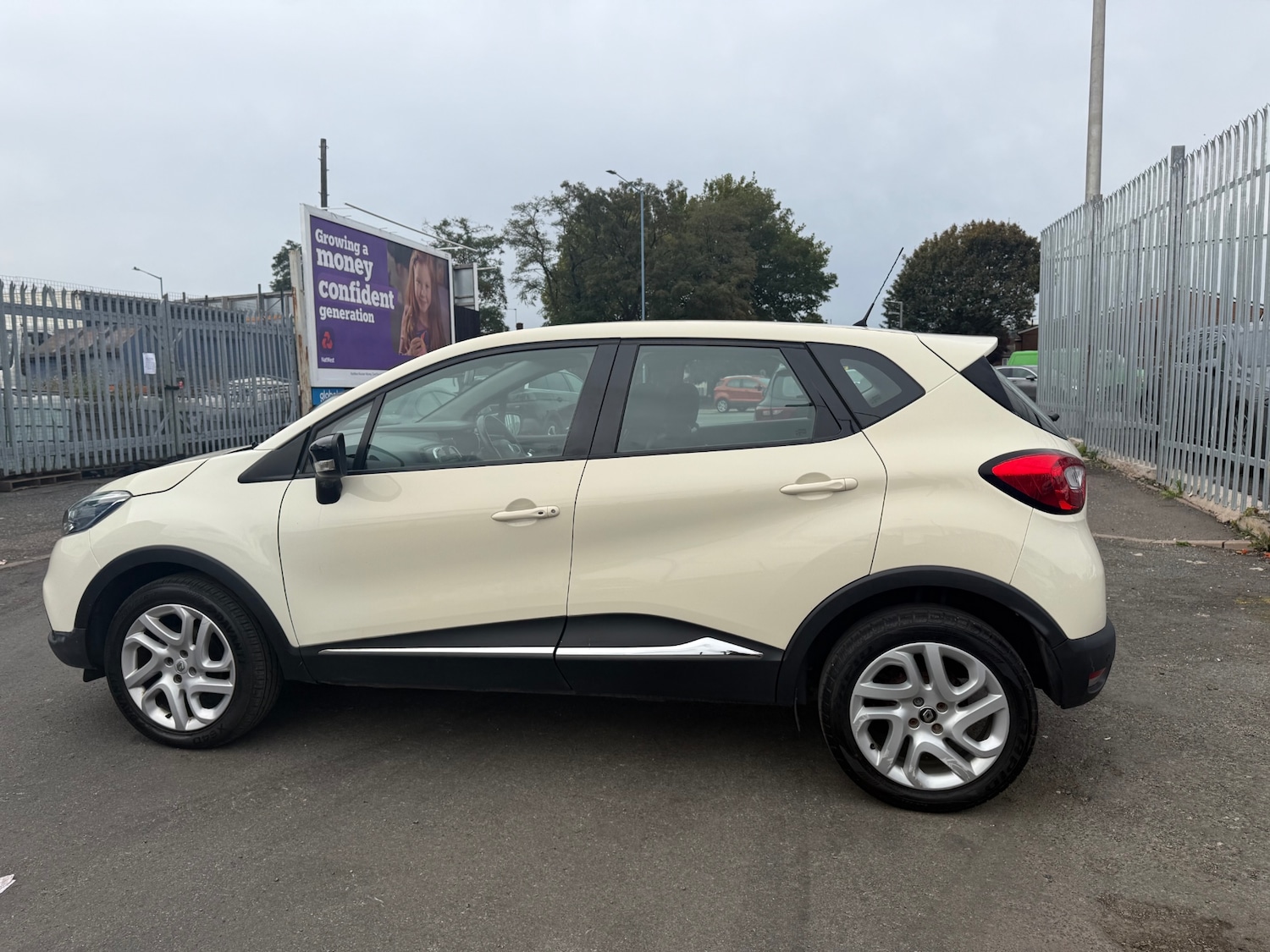 Used Renault Captur 2017 for sale - 76170416: Photo 11