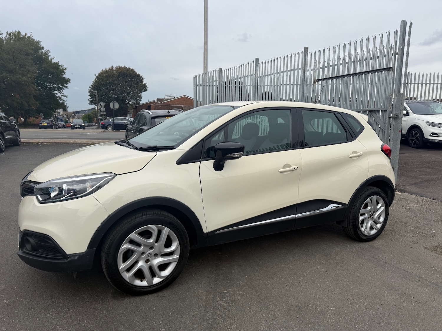 Used Renault Captur 2017 for sale - 76170416: Photo 14