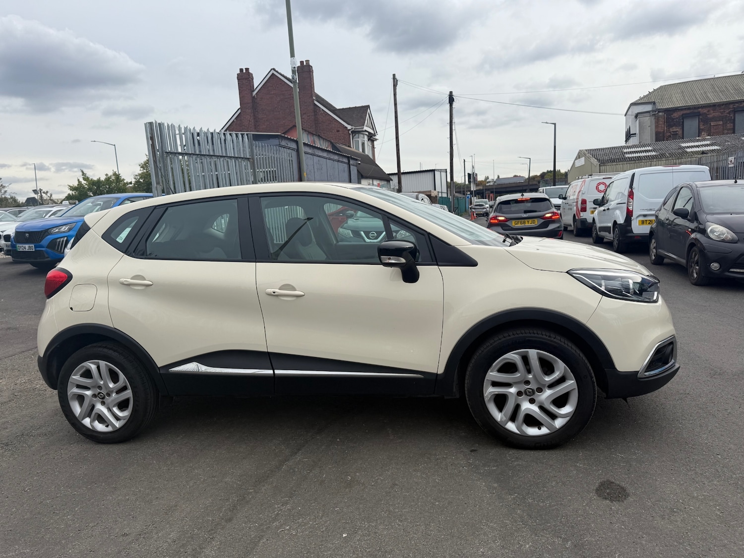 Used Renault Captur 2017 for sale - 76170416: Photo 6