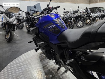 Used Yamaha MT-10 2016 for sale - bike-78897820: Photo