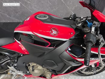 Used Honda CBR1000RR Fireblade 2018 for sale - bike-79113617: Photo